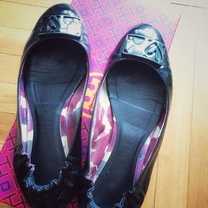Burberry black leather patent heart buckle flats